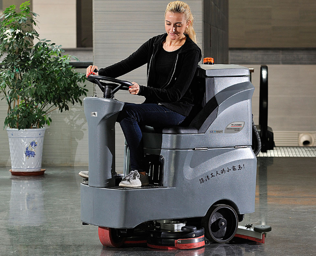 駕駛式洗地機可以在車站使用嗎？效果如何？