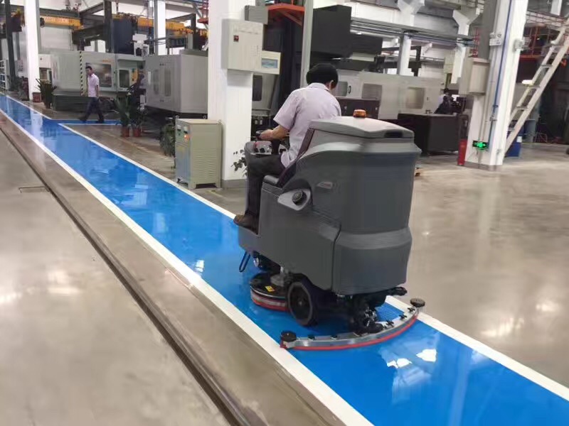 駕駛式洗地機(jī)使用如何避免噪音大的問(wèn)題