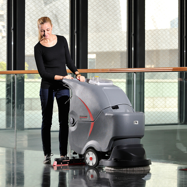 如何做到正確選擇中型洗地機(jī)？