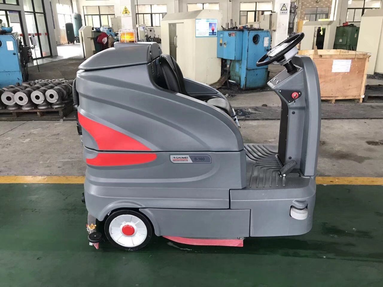 地下停車場(chǎng)為什么要用駕駛式洗地機(jī)？