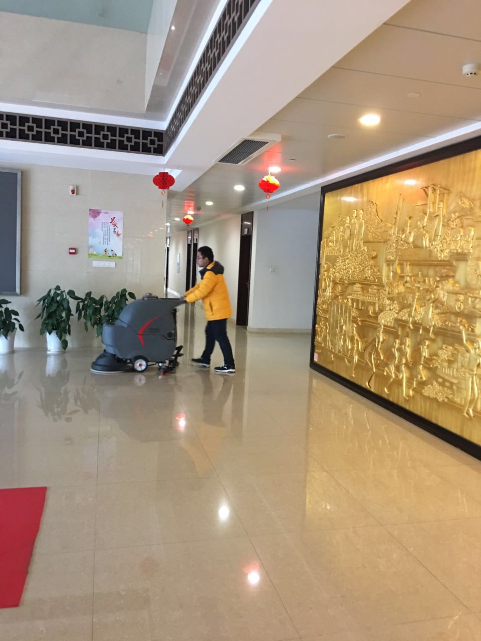 酒店可以使用電動洗地機嗎？