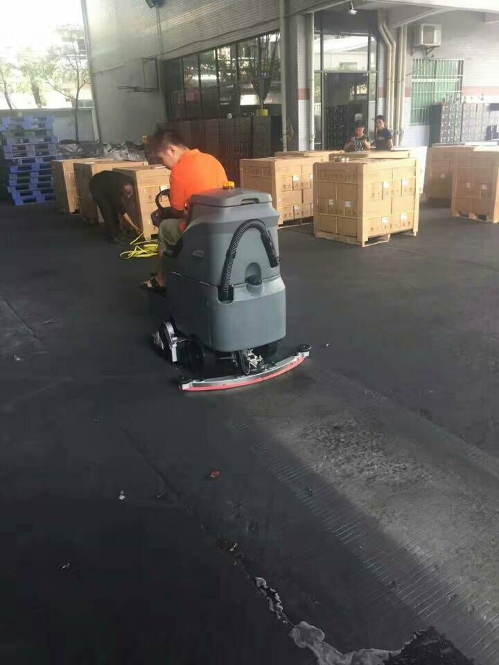 駕駛式全自動(dòng)洗地機(jī)，保潔行業(yè)的神器！