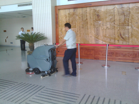 一款手推式洗地機有沒有購買價值？貴在哪里？